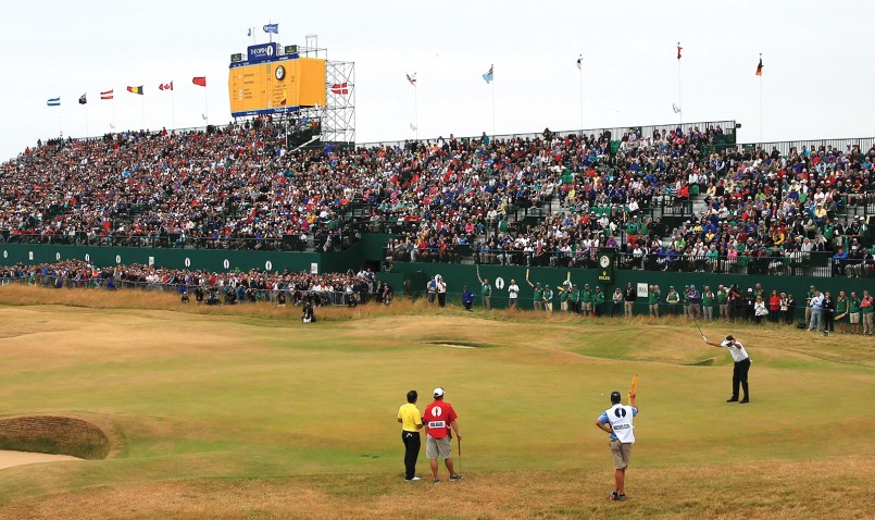 Mickelson arms aloft after draining his final putt on the 18th